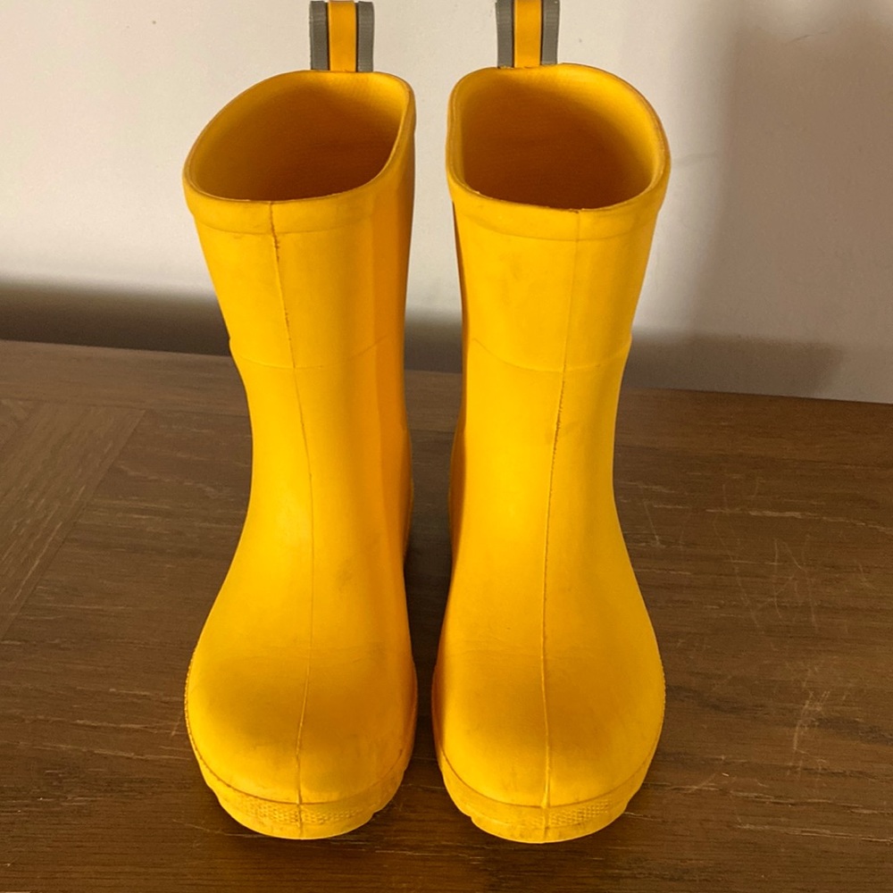 Totes yellow rain boots for boy or girl
